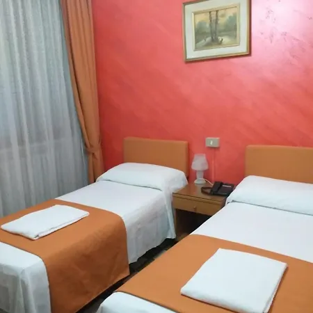 Arcella Hotell 2*